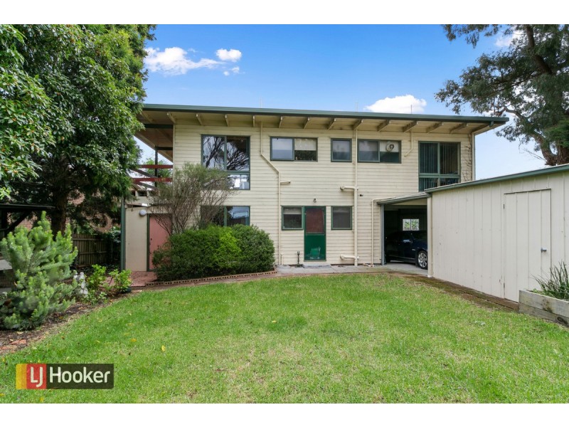 3 Uplands Avenue, Lakes Entrance VIC 3909