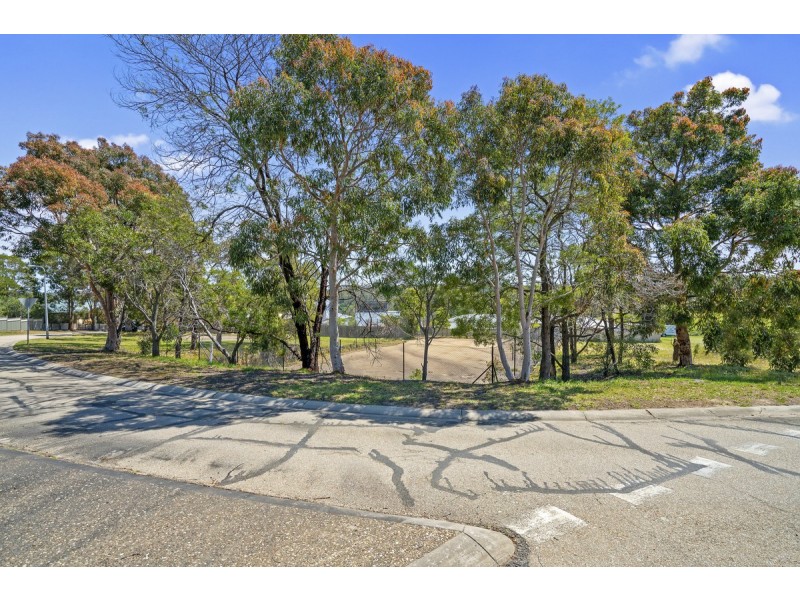 2 Tarra Drive, Lakes Entrance VIC 3909