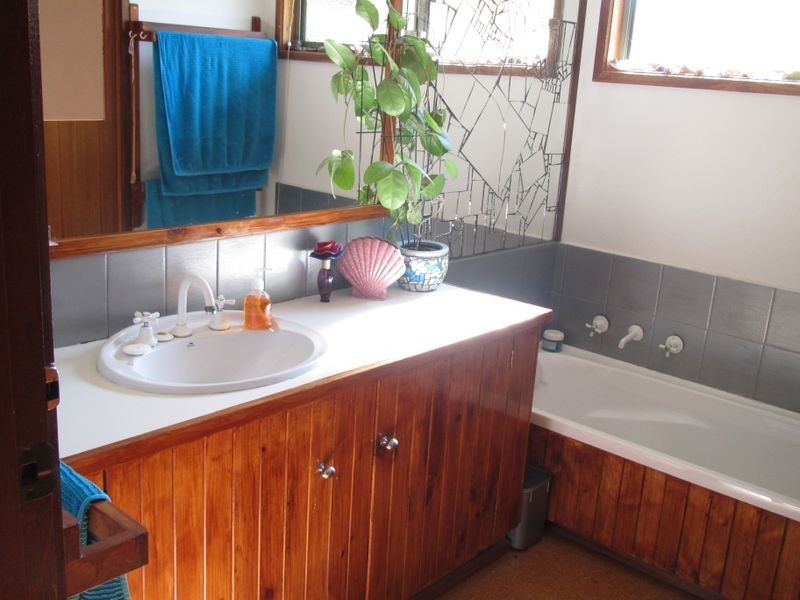 138 Colquhuon Road, Lakes Entrance VIC 3909