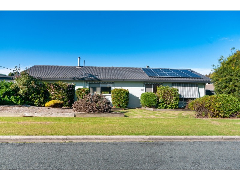 15 Ferndale Parade, Lakes Entrance VIC 3909