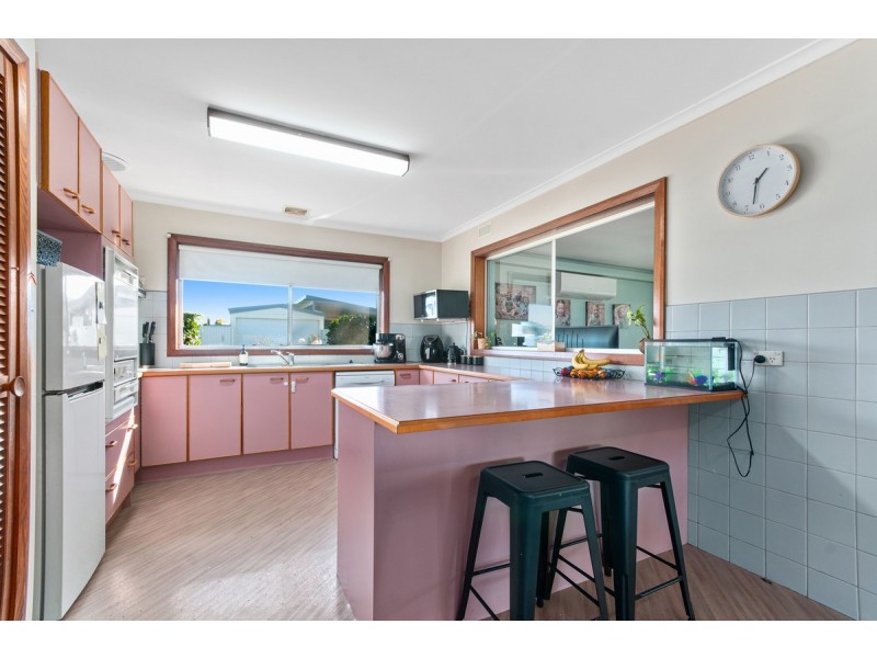 15 Ferndale Parade, Lakes Entrance VIC 3909