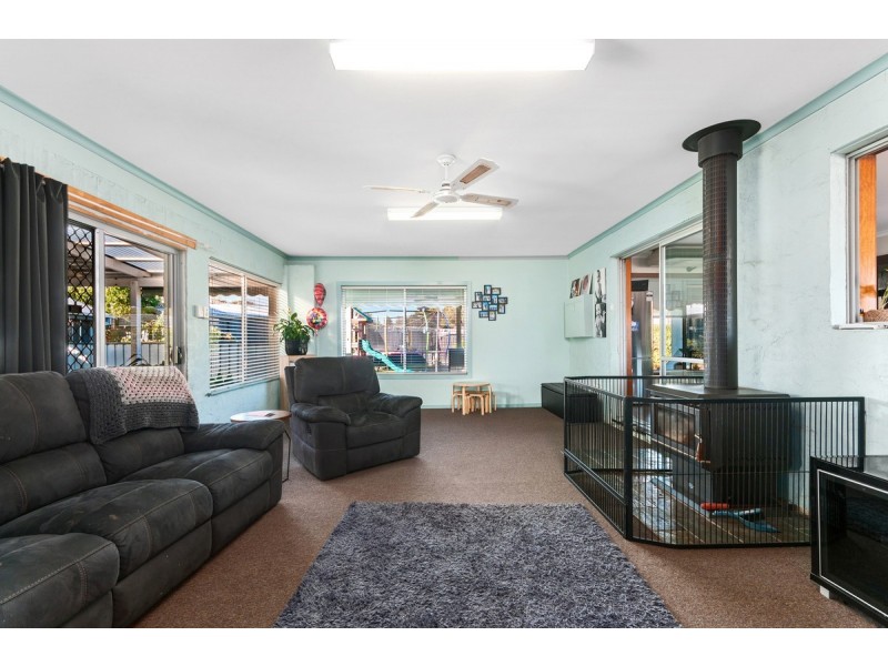 15 Ferndale Parade, Lakes Entrance VIC 3909