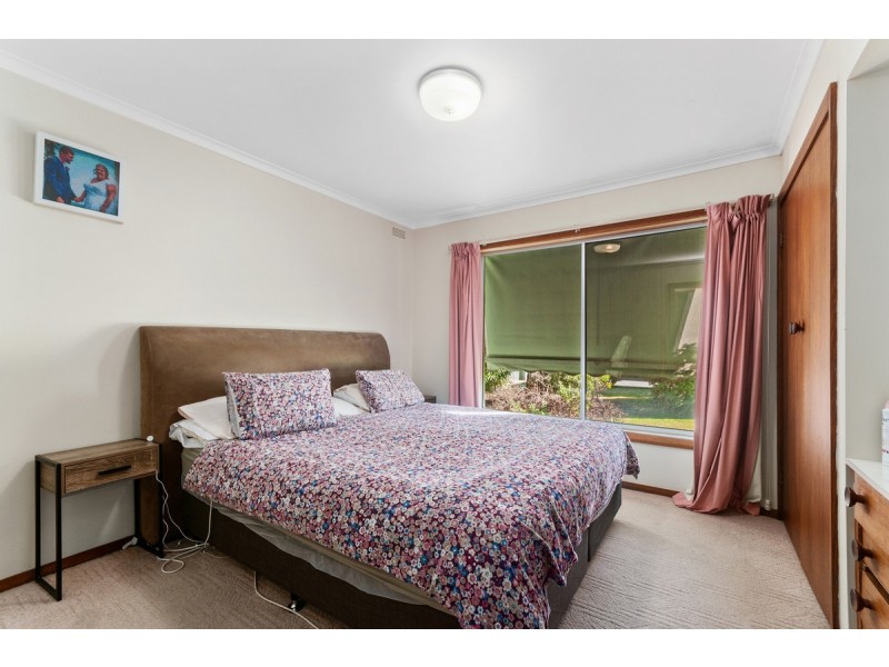 15 Ferndale Parade, Lakes Entrance VIC 3909