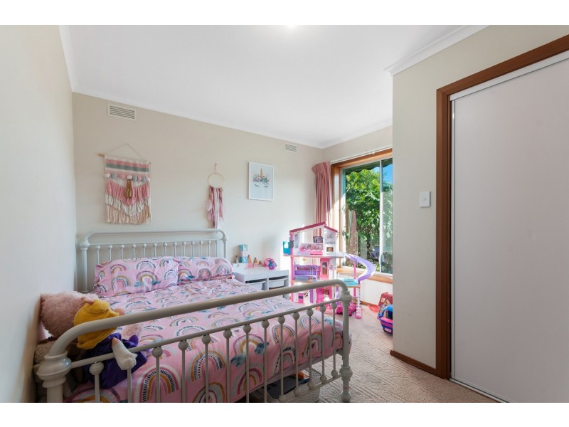 15 Ferndale Parade, Lakes Entrance VIC 3909