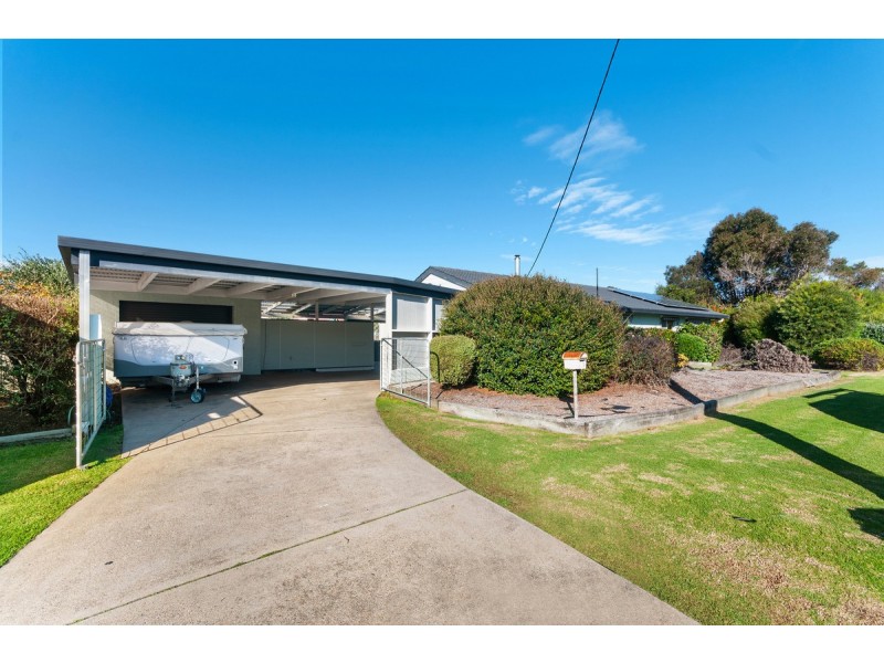 15 Ferndale Parade, Lakes Entrance VIC 3909