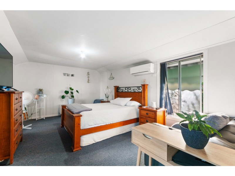 15 Ferndale Parade, Lakes Entrance VIC 3909