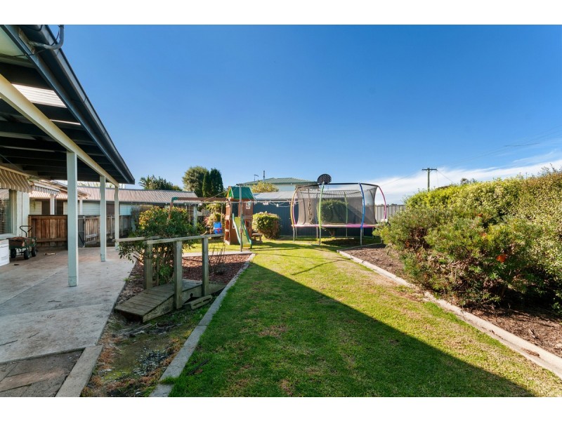 15 Ferndale Parade, Lakes Entrance VIC 3909