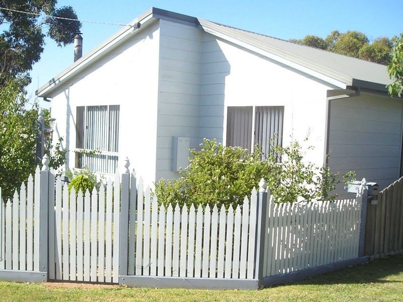 10 Bulmer Street, Lake Tyers Beach VIC 3909