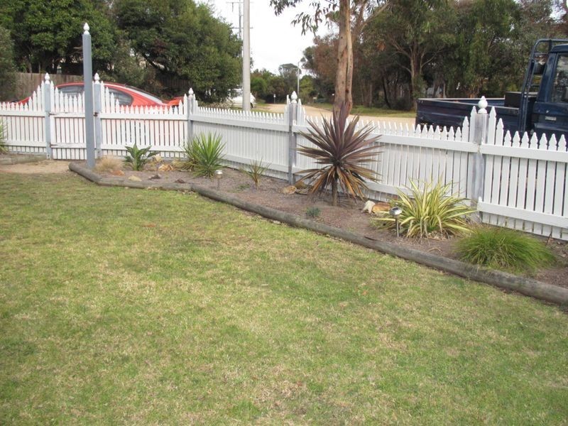 10 Bulmer Street, Lake Tyers Beach VIC 3909