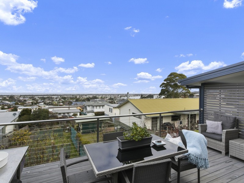 8 Grandview Road, Lakes Entrance VIC 3909