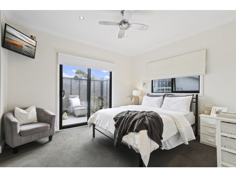 8 Grandview Road, Lakes Entrance VIC 3909