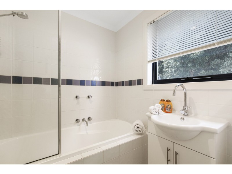 8 Grandview Road, Lakes Entrance VIC 3909