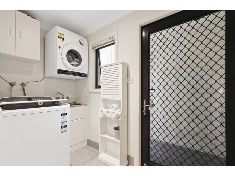 8 Grandview Road, Lakes Entrance VIC 3909