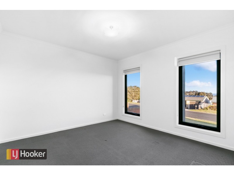 11 Ewing Court, Lakes Entrance VIC 3909