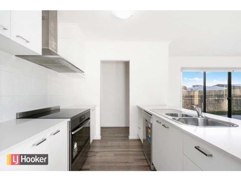 11 Ewing Court, Lakes Entrance VIC 3909