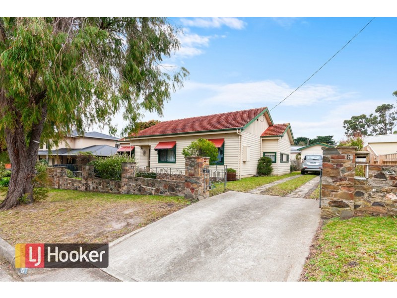 6 Williams Road, Lakes Entrance VIC 3909