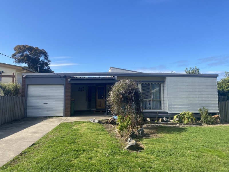 14 West Crescent, Lakes Entrance VIC 3909