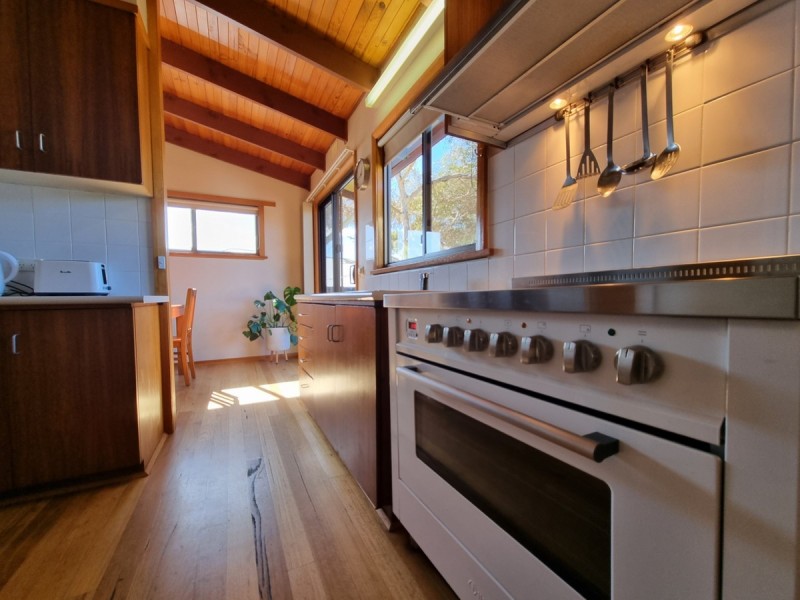 6 Tanjil Grove, Lakes Entrance VIC 3909