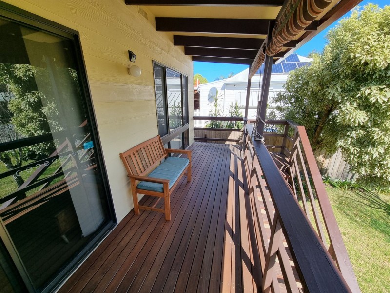 6 Tanjil Grove, Lakes Entrance VIC 3909