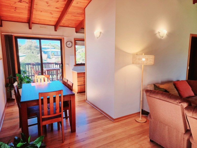 6 Tanjil Grove, Lakes Entrance VIC 3909