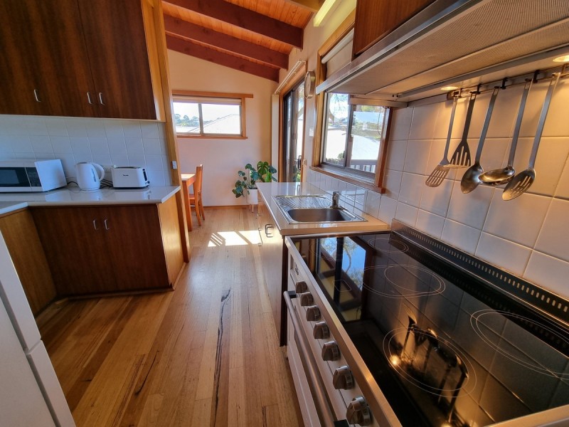 6 Tanjil Grove, Lakes Entrance VIC 3909