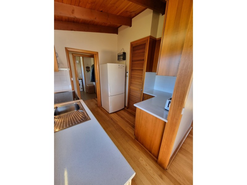 6 Tanjil Grove, Lakes Entrance VIC 3909