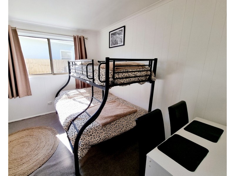 6 Tanjil Grove, Lakes Entrance VIC 3909