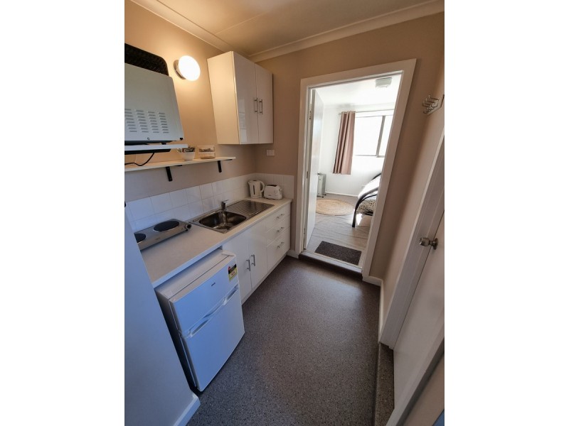 6 Tanjil Grove, Lakes Entrance VIC 3909