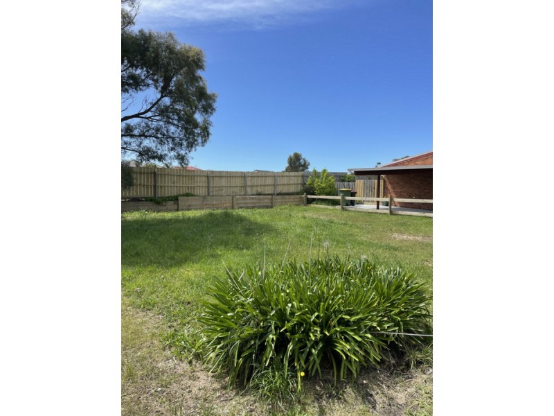 8/23 Alexandra Avenue, Kalimna VIC 3909