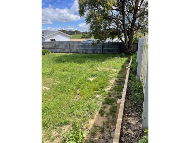 8/23 Alexandra Avenue, Kalimna VIC 3909