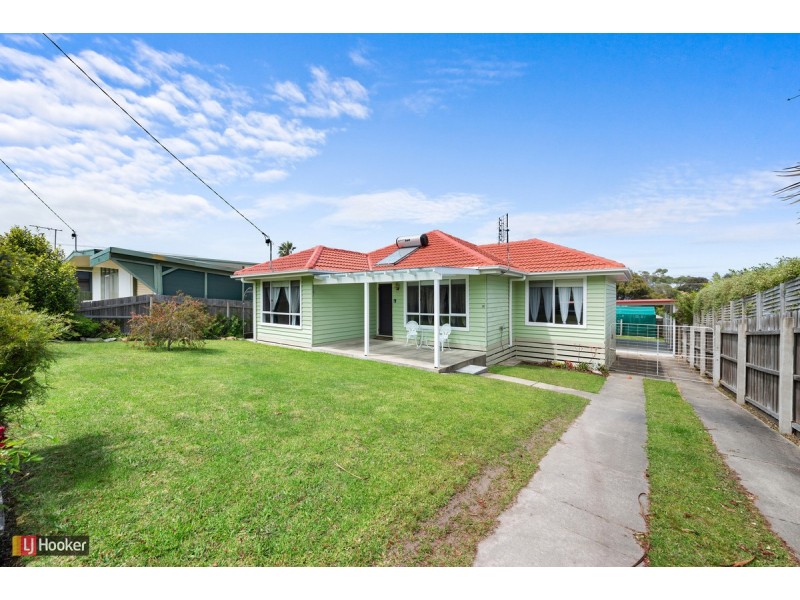 14 Robin Street, Lakes Entrance VIC 3909