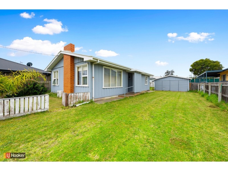 14 Palmers Road, Lakes Entrance VIC 3909
