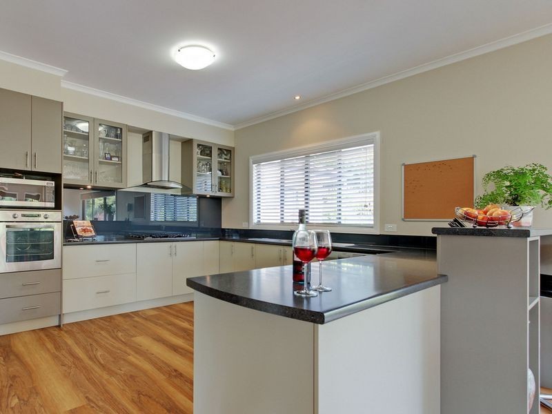 16 Lindamay Court, Lakes Entrance VIC 3909