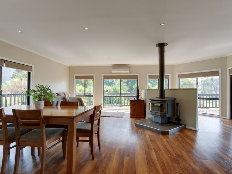 16 Lindamay Court, Lakes Entrance VIC 3909