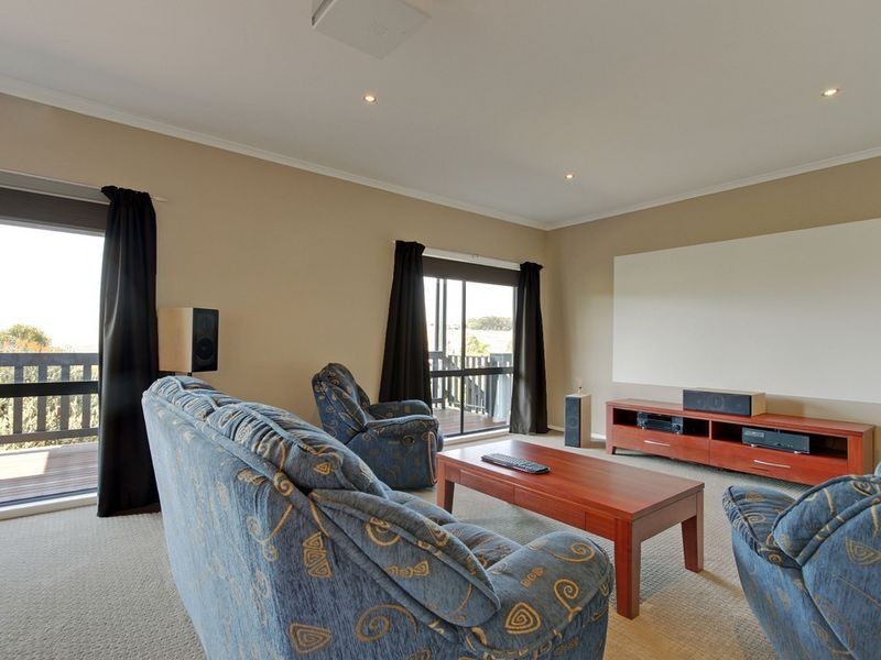 16 Lindamay Court, Lakes Entrance VIC 3909