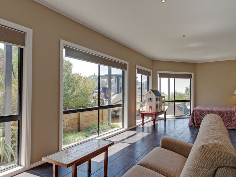 16 Lindamay Court, Lakes Entrance VIC 3909