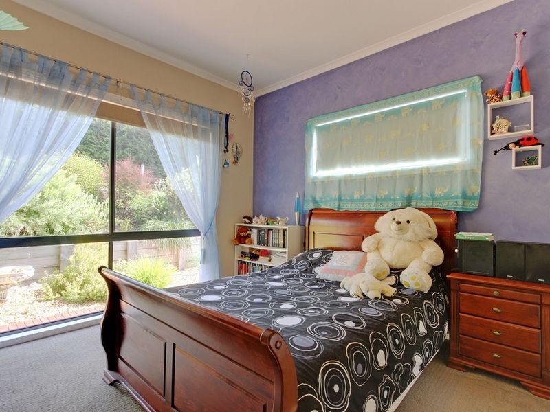 16 Lindamay Court, Lakes Entrance VIC 3909