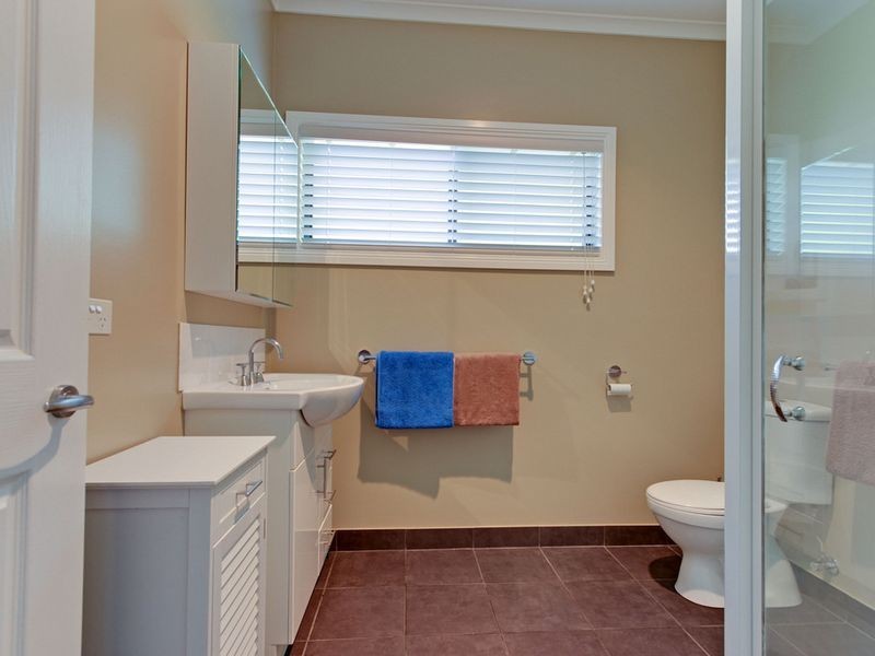 16 Lindamay Court, Lakes Entrance VIC 3909