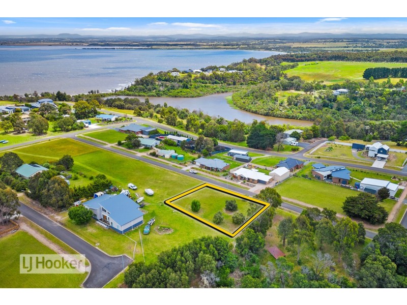 8 Jeremy Avenue, Metung VIC 3904