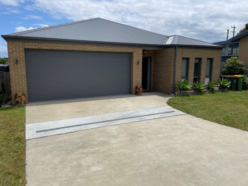 5 McCullough Street, Lakes Entrance VIC 3909
