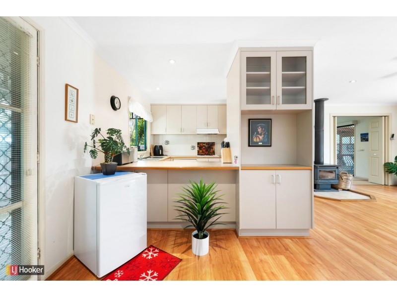 9 Tanjil Grove, Lakes Entrance VIC 3909