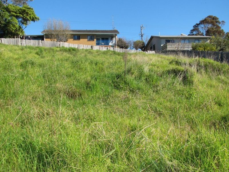 35 Outlook Avenue, Lakes Entrance VIC 3909