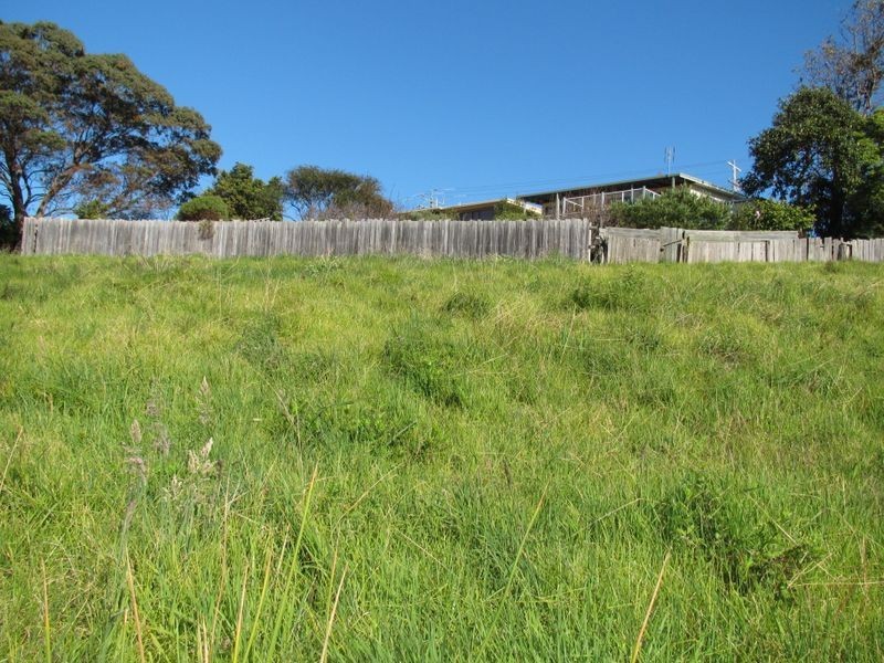 35 Outlook Avenue, Lakes Entrance VIC 3909