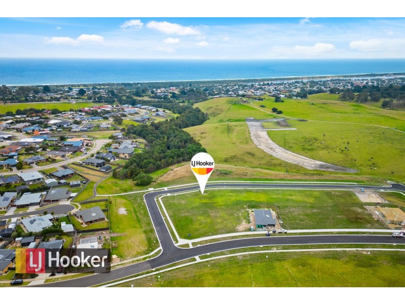 10 Lochard Terrace, Lakes Entrance VIC 3909
