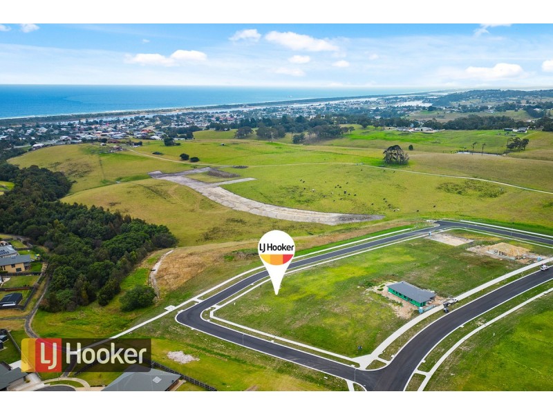 10 Lochard Terrace, Lakes Entrance VIC 3909
