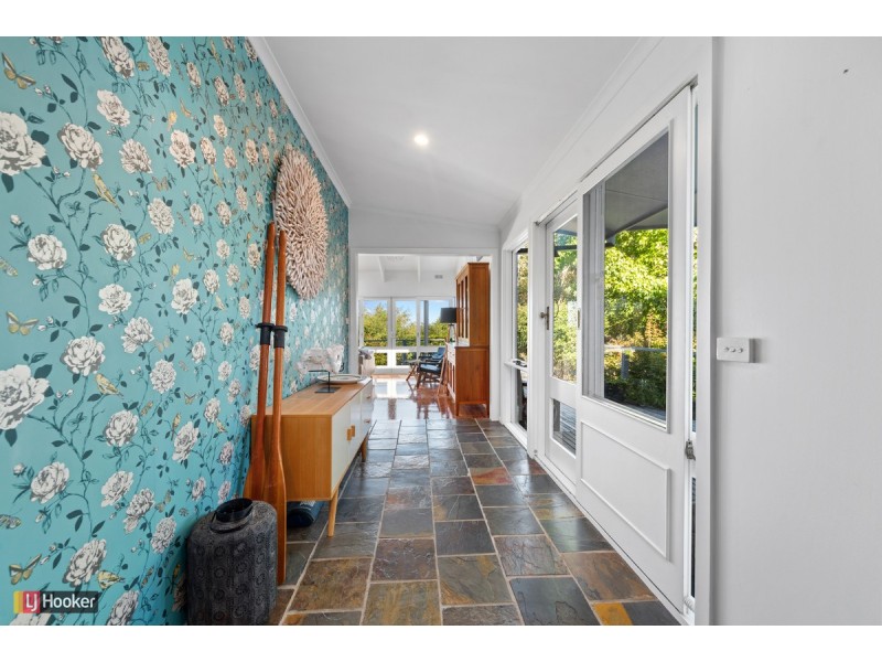 9 Lake King Place, Metung VIC 3904