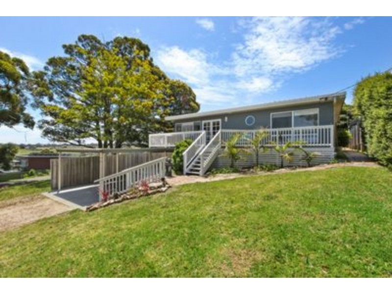 11 Ocean View Parade, Lakes Entrance VIC 3909