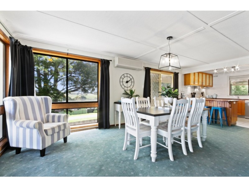 11 Ocean View Parade, Lakes Entrance VIC 3909