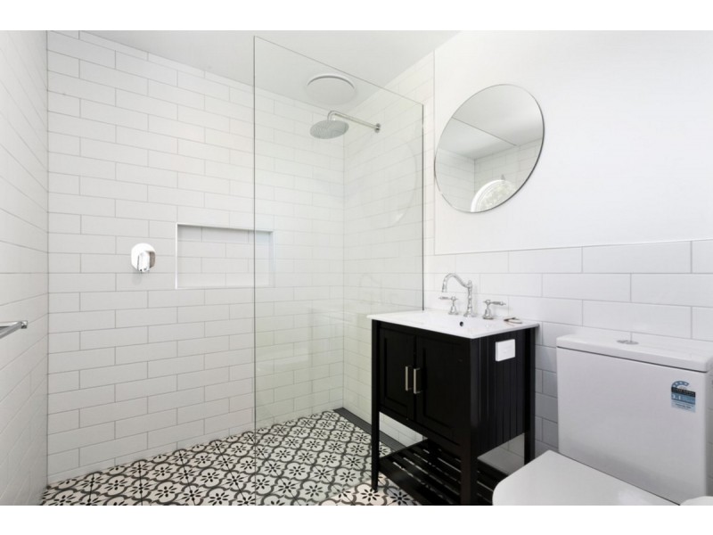 11 Ocean View Parade, Lakes Entrance VIC 3909