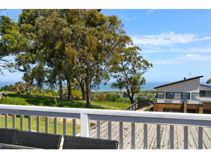 11 Ocean View Parade, Lakes Entrance VIC 3909